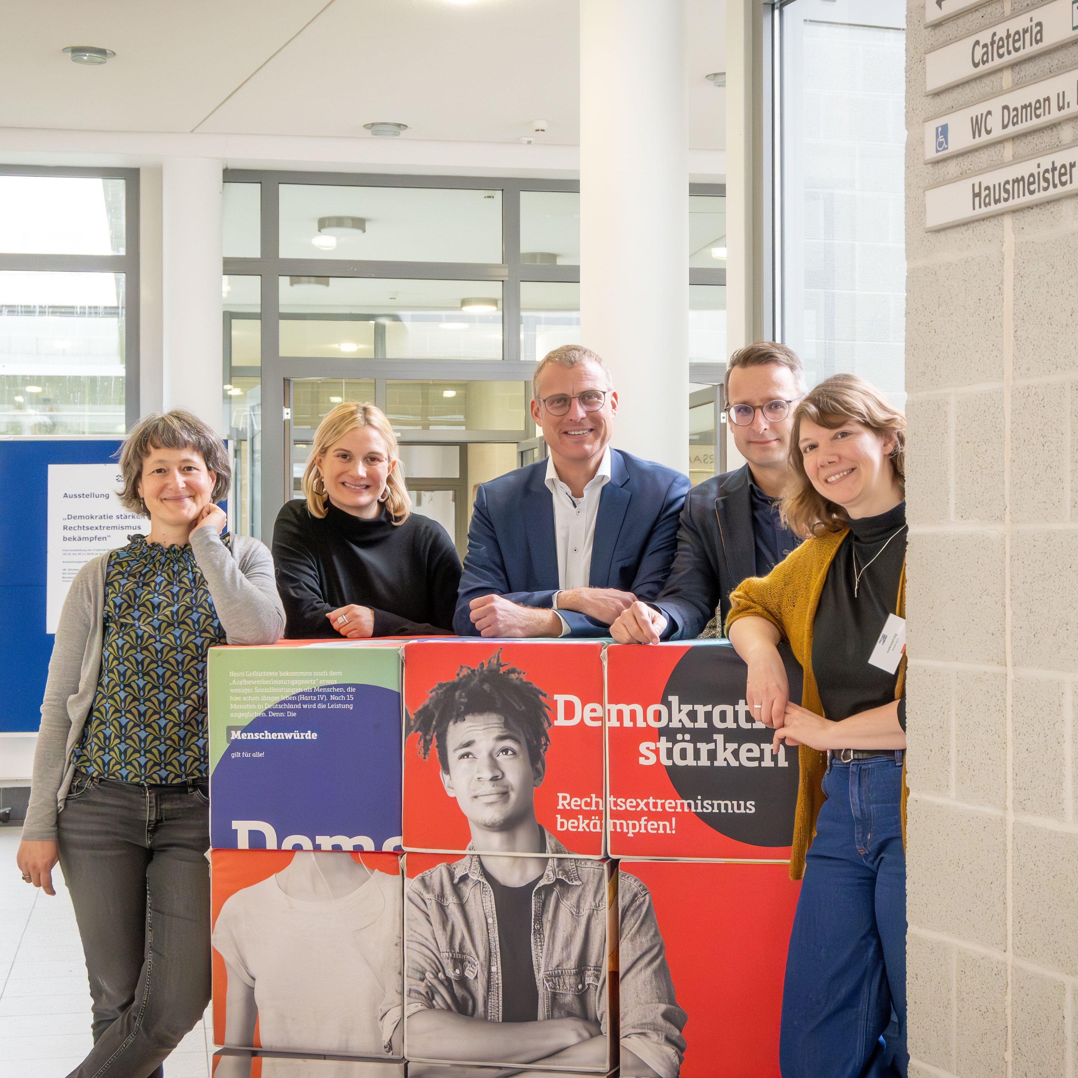 Dr. Kanzlerin Anja Franke-Schwenk, Diversitätsbeauftragte Alexa Magsaam, Präsident Prof. Dr. Björn Christensen und Vizepräsident Prof. Dr. Tobias Hochscherf von der FH Kiel sowie Christine Strotmann von der Friedrich-Ebert-Stiftung