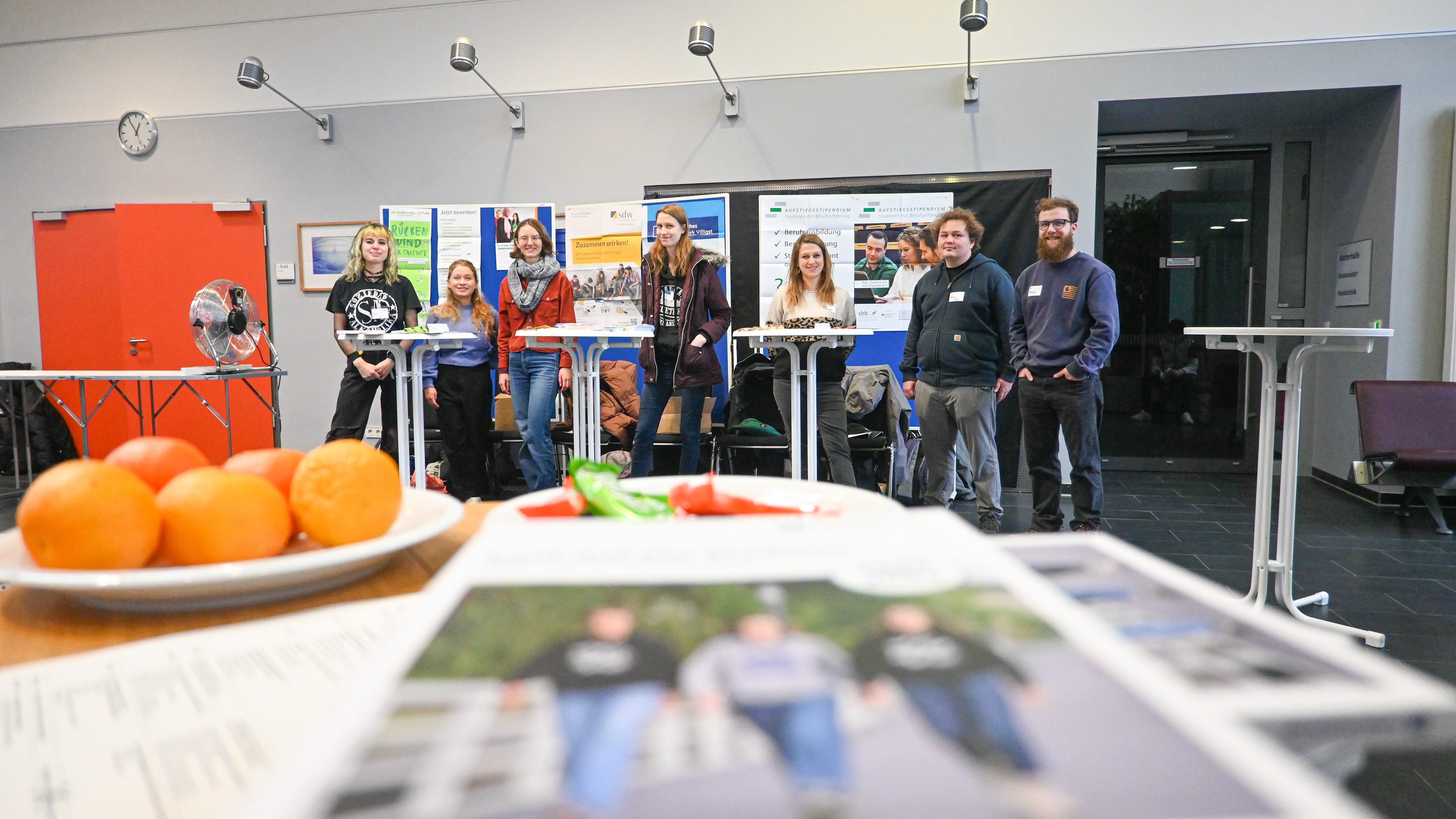 Student*innen der FH Kiel informieren über ihre Erfahrungen mit dem Stipendium.