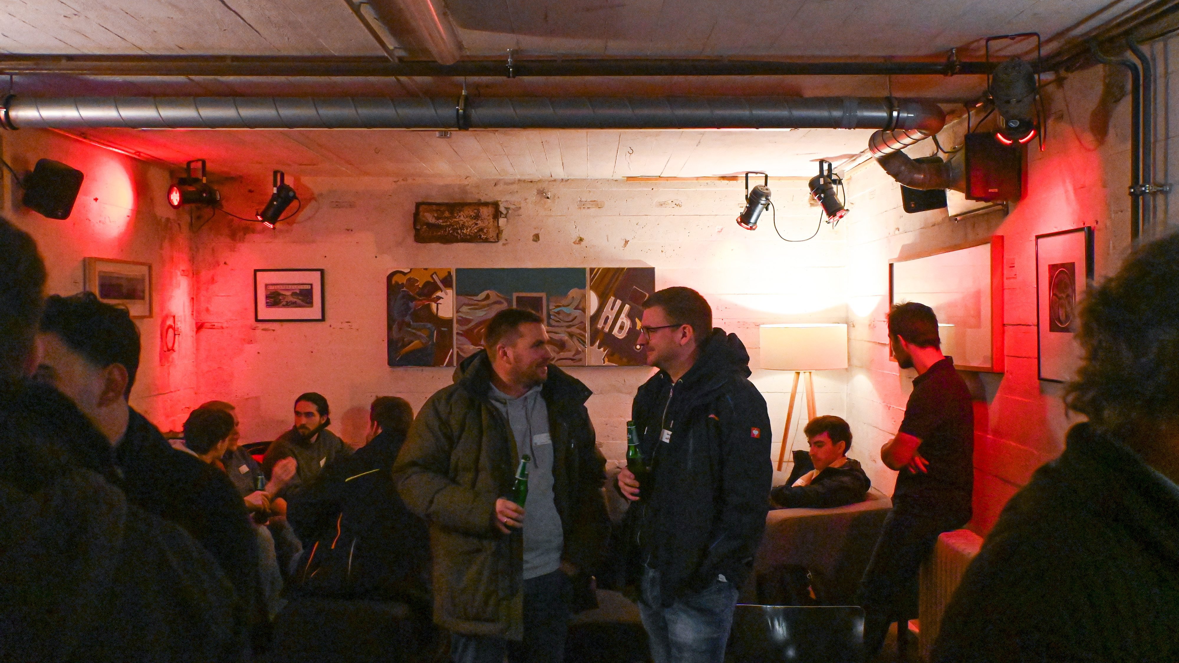 Get Together mit Getränken und Suppe im Bunker-D.