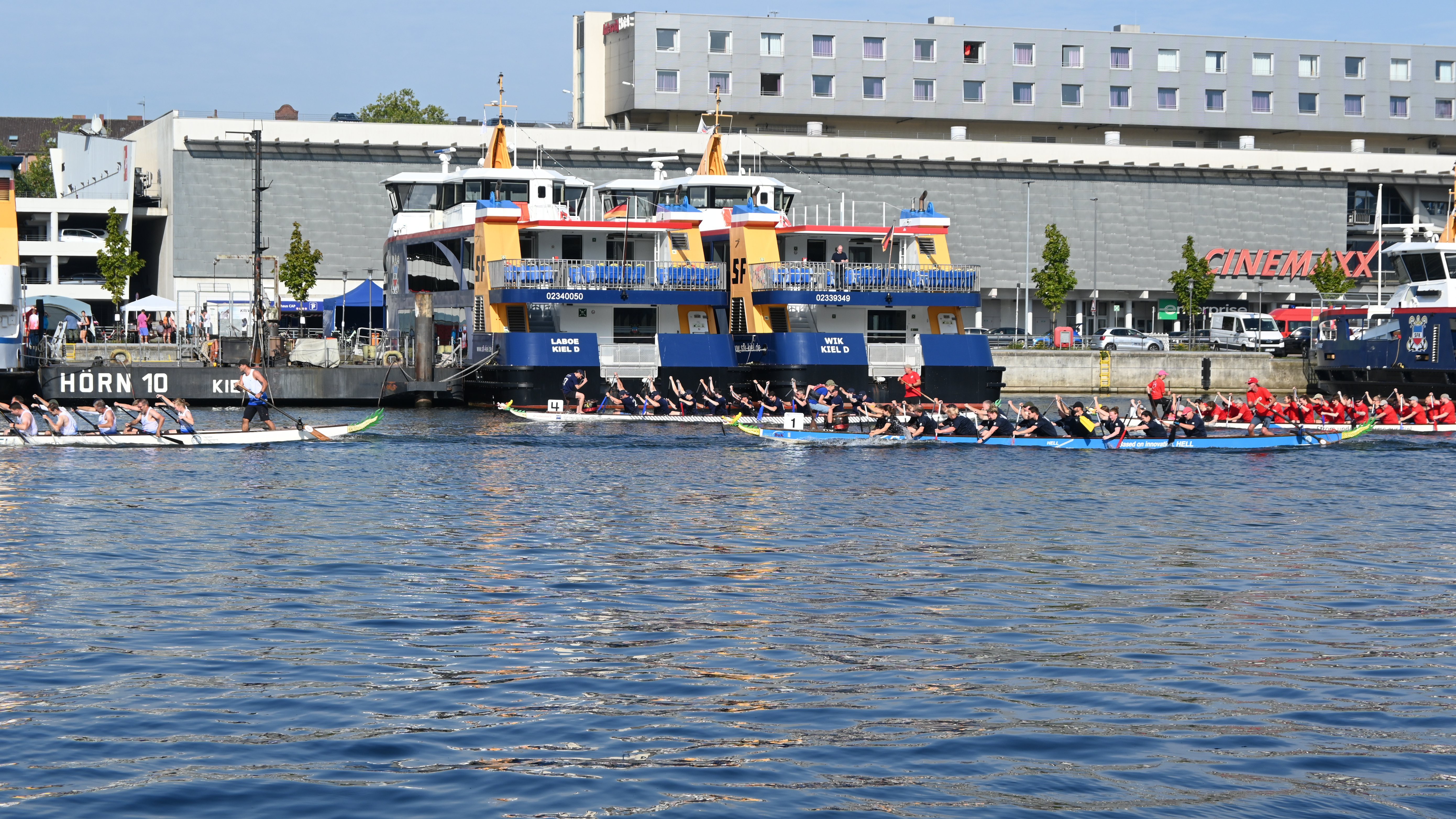 Die "Entenjäger" beim 1. Rennen auf dem Wasser