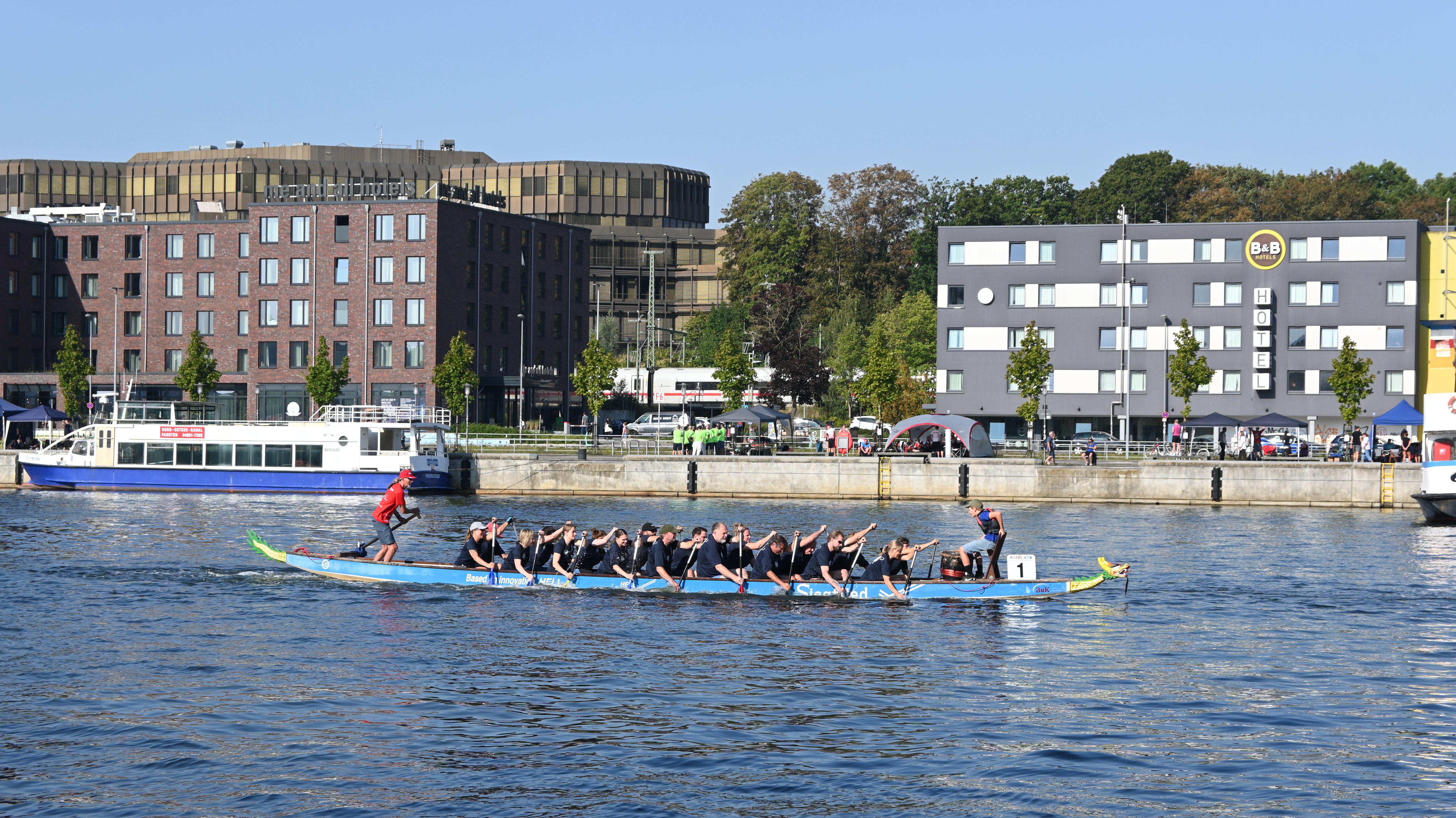 Das Team im Drachenboot.