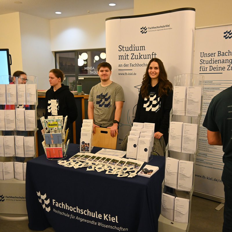 Infostand Studienberatung FH Kiel