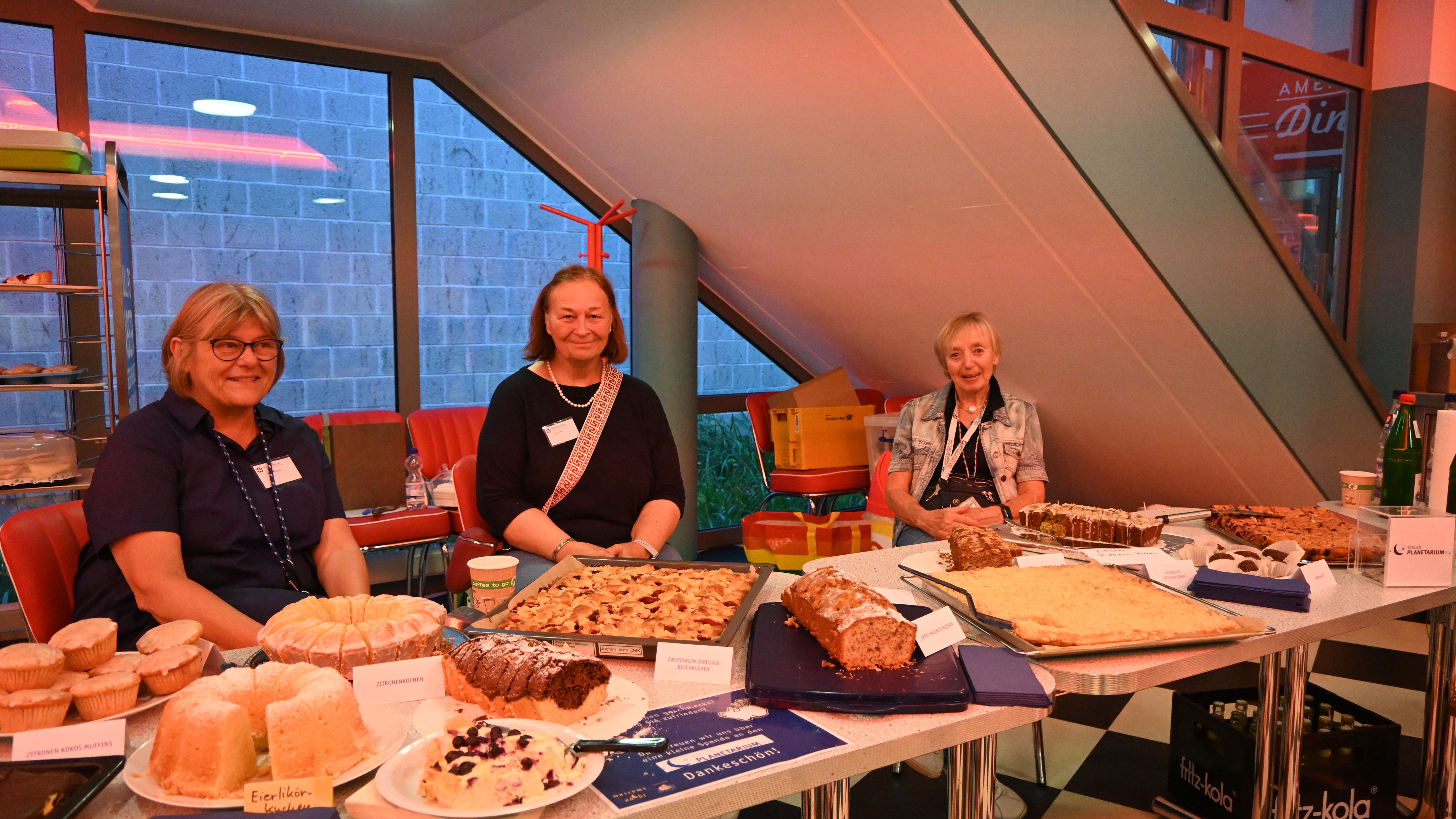 Verkauf am Kuchenbuffet Museumsnacht