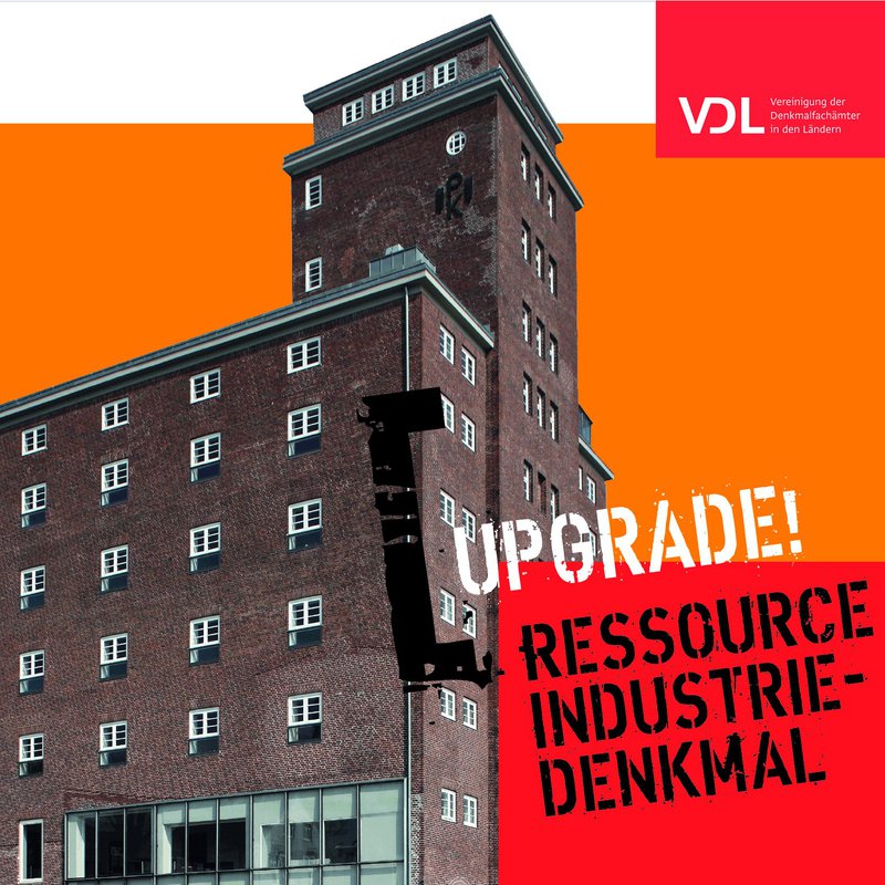 Die Collage zeigt einen alten Backsteinspeicher und wirbt für die Ausstellung "Upgrade! Ressource Industriedenkmal" im Computermuseum der FH Kiel     