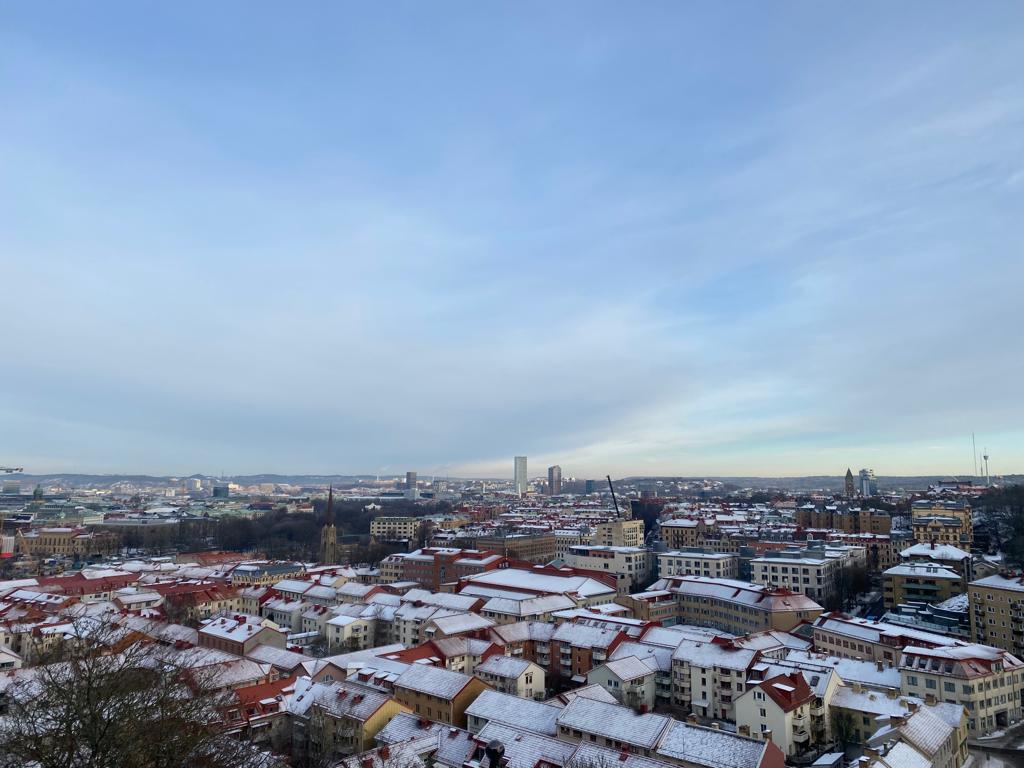 Die schneebedeckten Dächer Göteborgs. (Foto: Schwagerick)