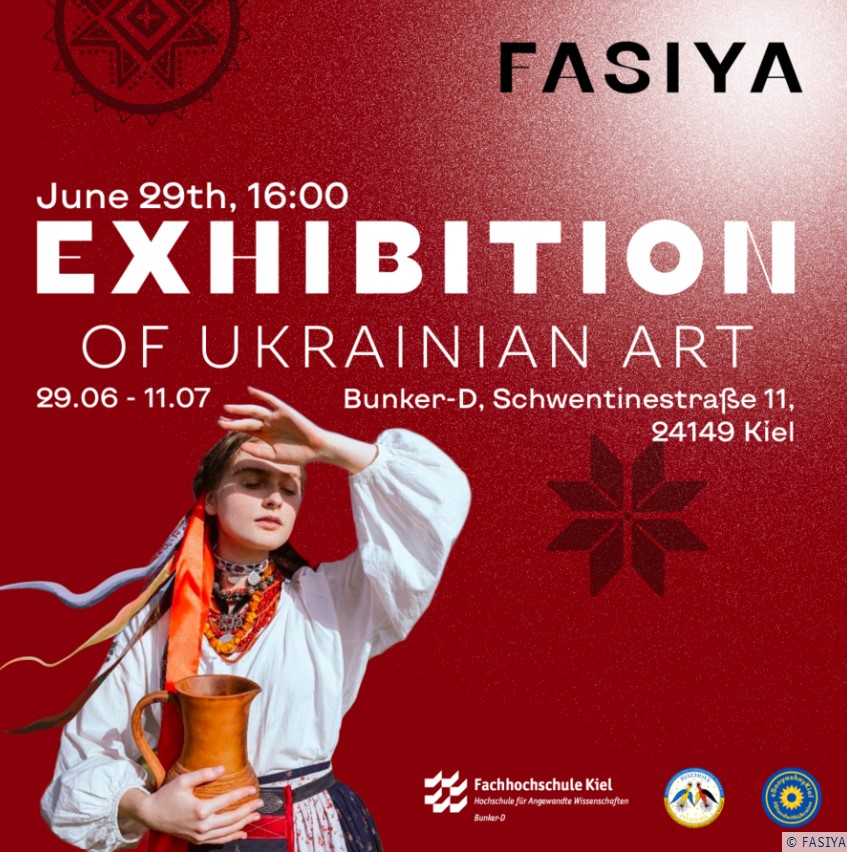 Ein rotes Ausstellungsplakat mit einer Frau in ukrainischer Tracht.