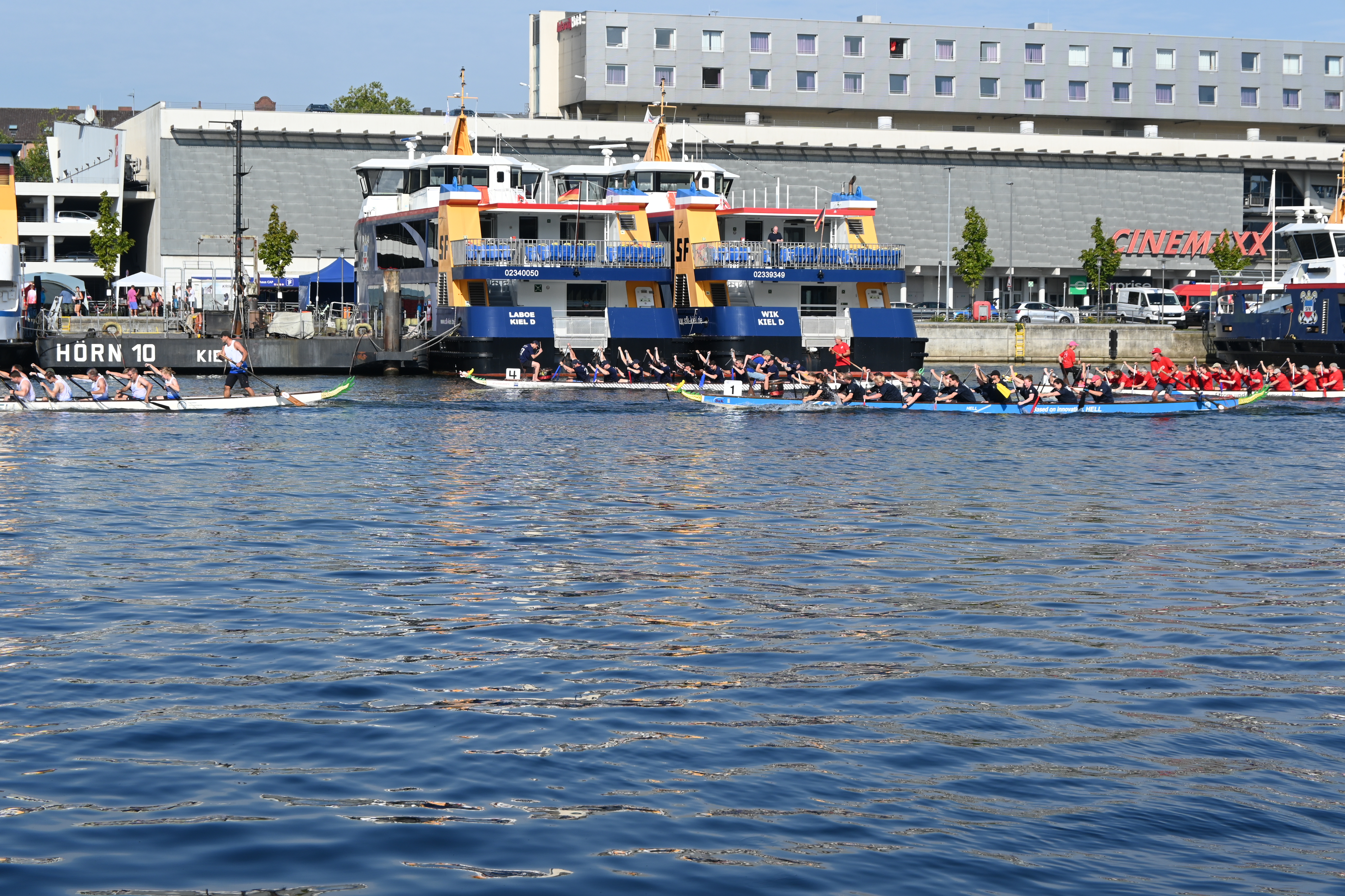 Die "Entenjäger" beim 1. Rennen auf dem Wasser