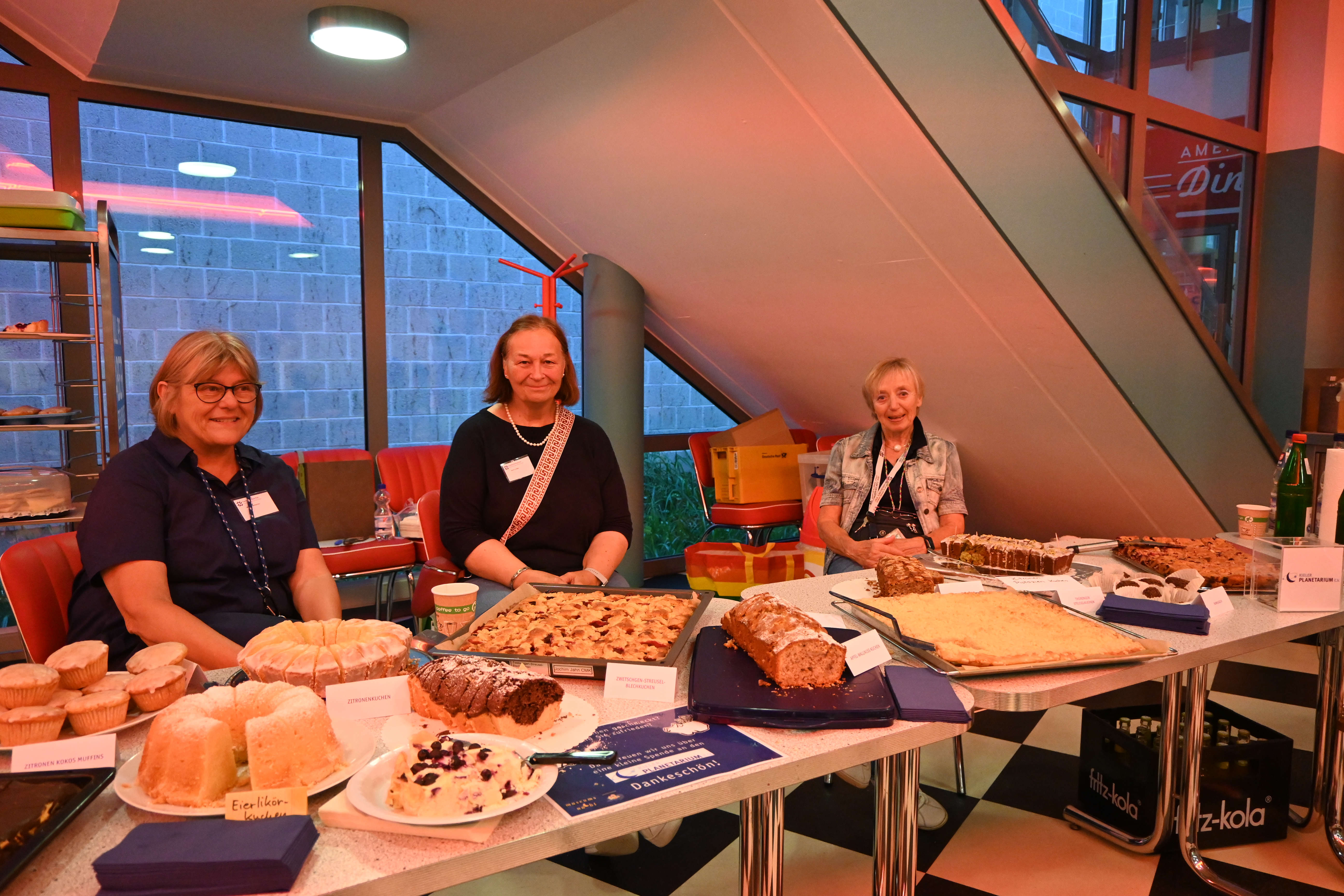 Verkauf am Kuchenbuffet Museumsnacht