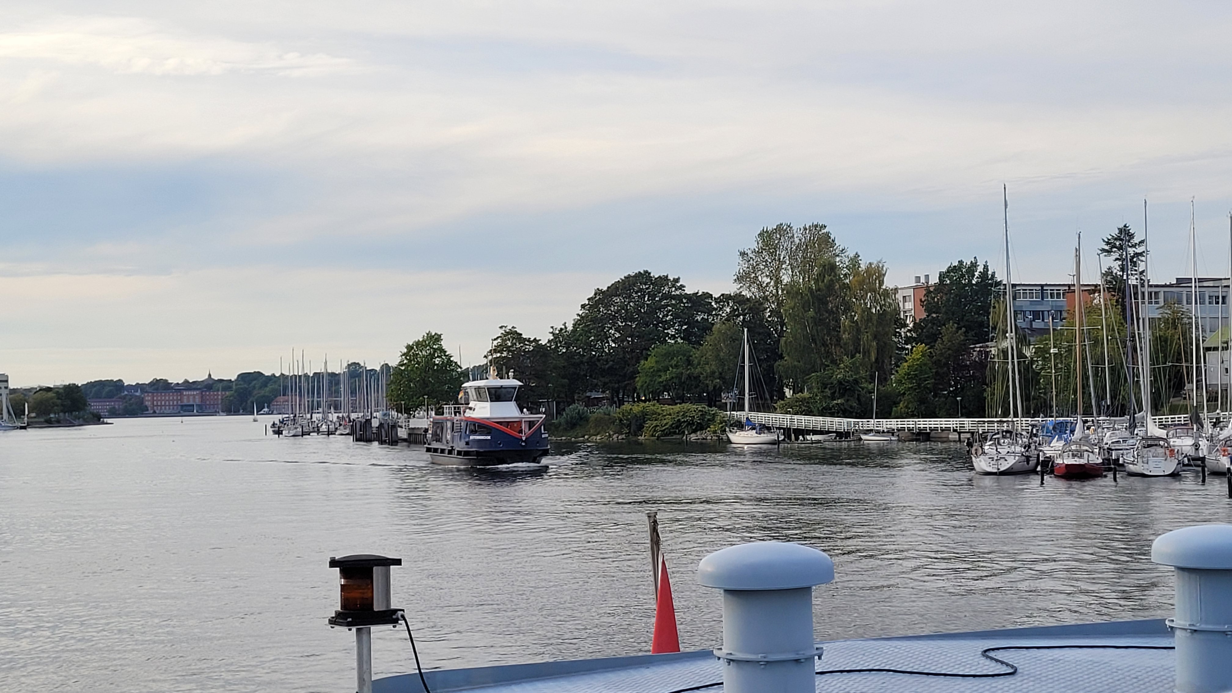 Die Schwentinefähre am Fähranleger Dietrichsdorf