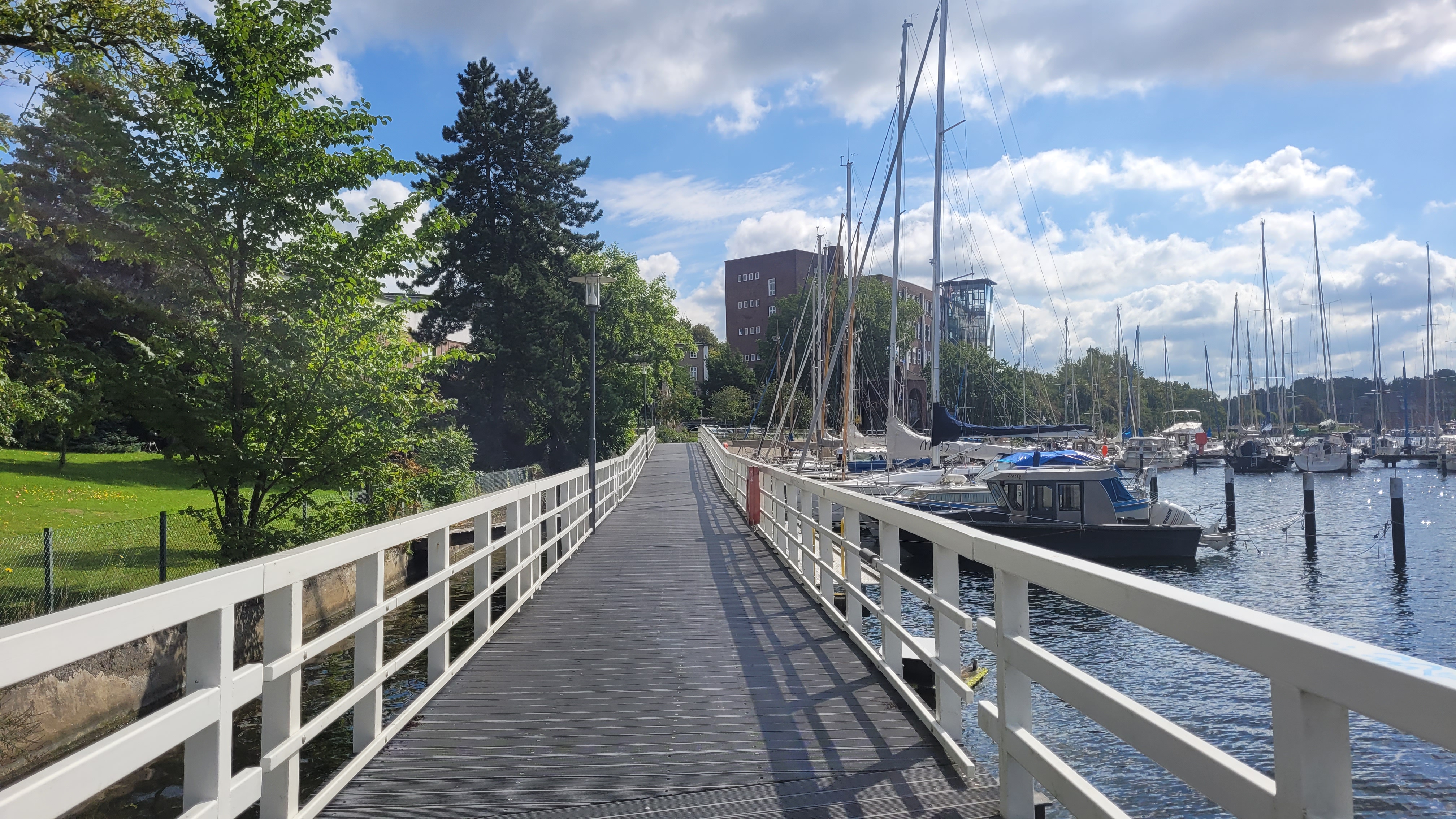 Brücke zum Fähranleger an der Schwentine