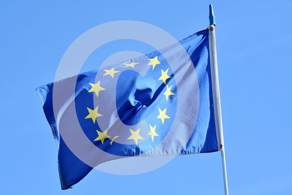 EU-Flagge und Copyright-Symbol